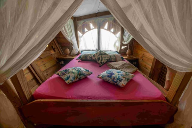 Lit à baldaquin de la Cabane Pirates